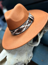 Load image into Gallery viewer, Copper Mesa Felt Hat- Rust
