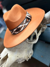 Load image into Gallery viewer, Copper Mesa Felt Hat- Rust
